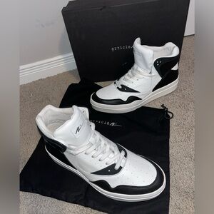 Article No. Mens Black and White High-Top Sneakers 10.5